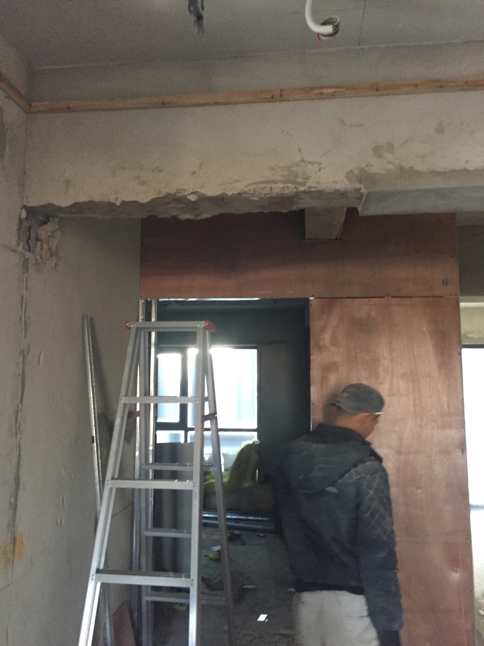 吸音棉填充龍骨安裝施工及墻體改裝費(fèi)用真是花了不少錢(qián)