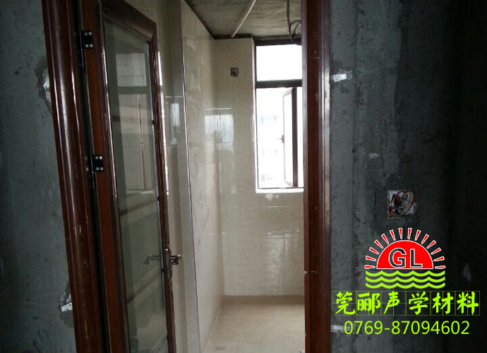 【裝修日記】地板磚終于鋪好啦，臥室門和洗手間的門也裝好了，室內裝修施工技巧